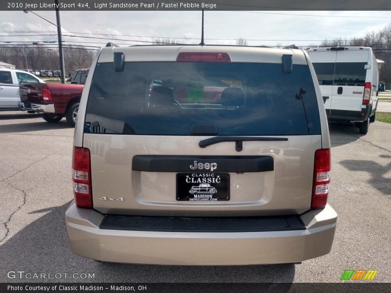 Light Sandstone Pearl / Pastel Pebble Beige 2010 Jeep Liberty Sport 4x4