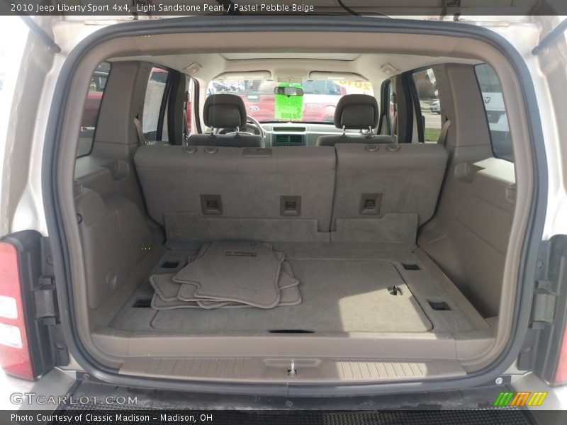 Light Sandstone Pearl / Pastel Pebble Beige 2010 Jeep Liberty Sport 4x4