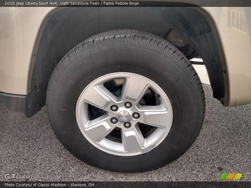 Light Sandstone Pearl / Pastel Pebble Beige 2010 Jeep Liberty Sport 4x4