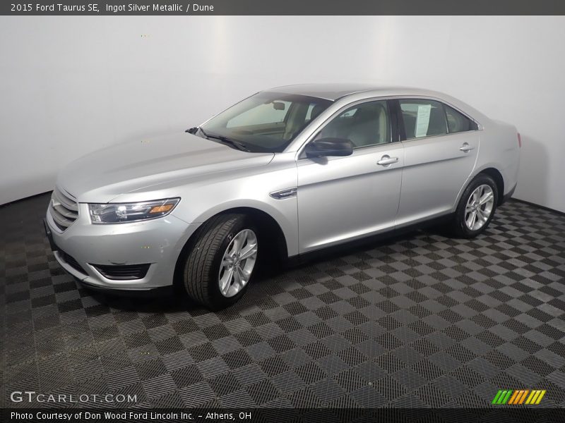 Ingot Silver Metallic / Dune 2015 Ford Taurus SE