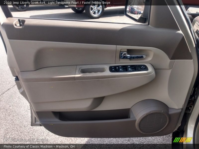 Light Sandstone Pearl / Pastel Pebble Beige 2010 Jeep Liberty Sport 4x4