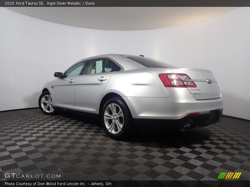 Ingot Silver Metallic / Dune 2015 Ford Taurus SE