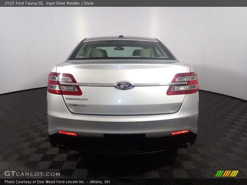 Ingot Silver Metallic / Dune 2015 Ford Taurus SE