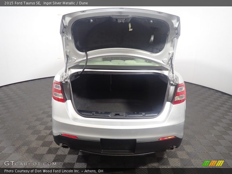 Ingot Silver Metallic / Dune 2015 Ford Taurus SE