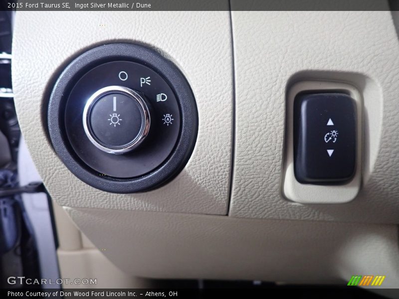 Ingot Silver Metallic / Dune 2015 Ford Taurus SE
