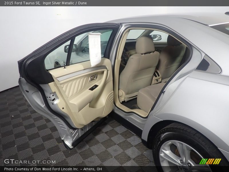 Ingot Silver Metallic / Dune 2015 Ford Taurus SE