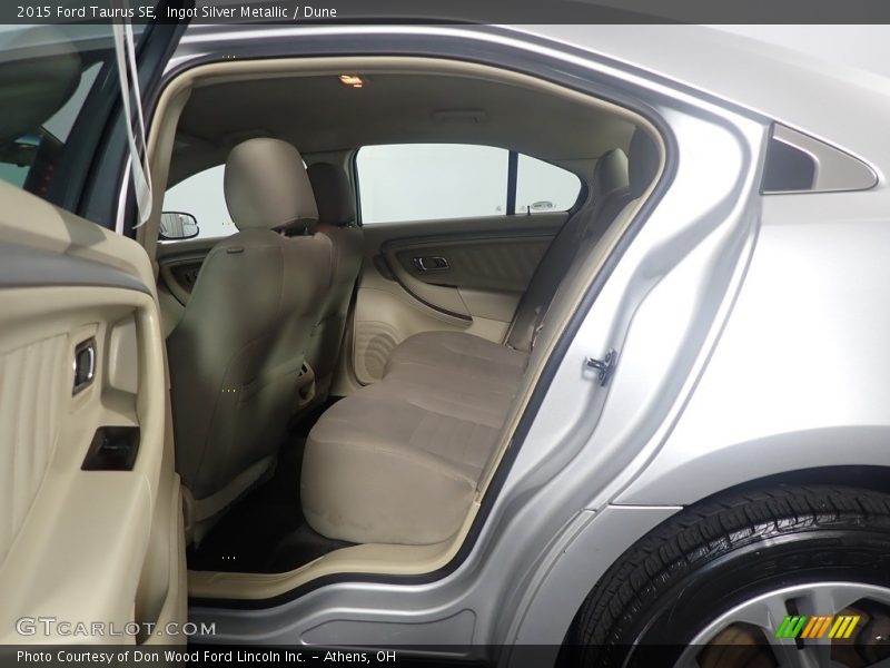 Ingot Silver Metallic / Dune 2015 Ford Taurus SE