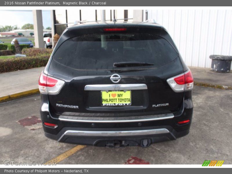 Magnetic Black / Charcoal 2016 Nissan Pathfinder Platinum
