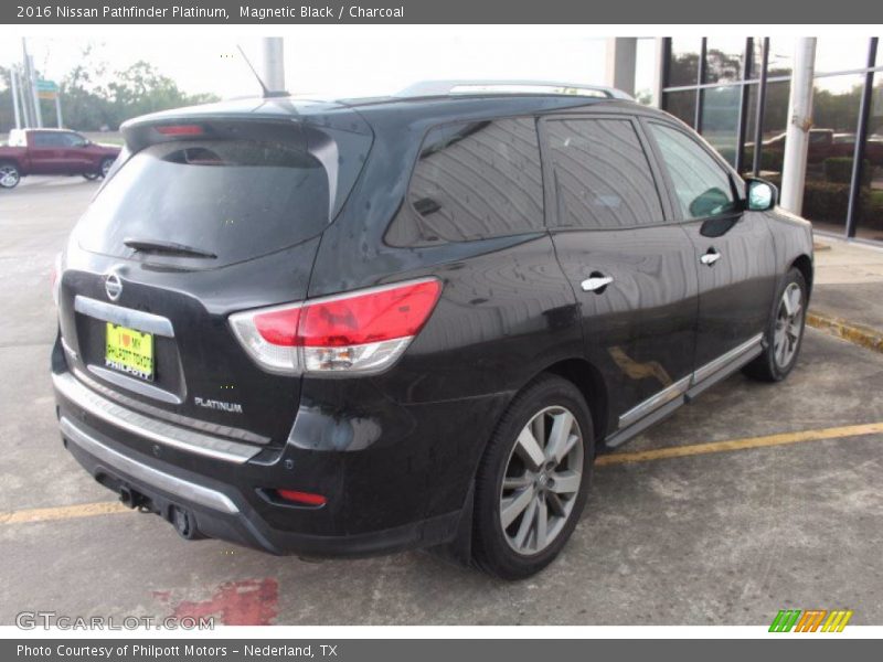Magnetic Black / Charcoal 2016 Nissan Pathfinder Platinum