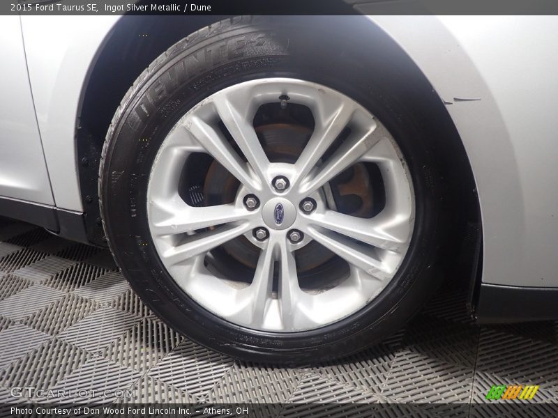 Ingot Silver Metallic / Dune 2015 Ford Taurus SE