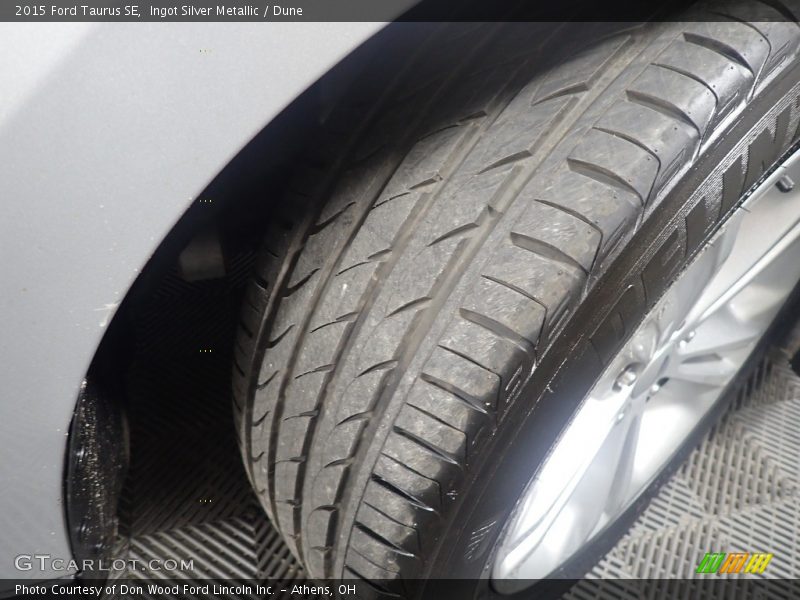 Ingot Silver Metallic / Dune 2015 Ford Taurus SE