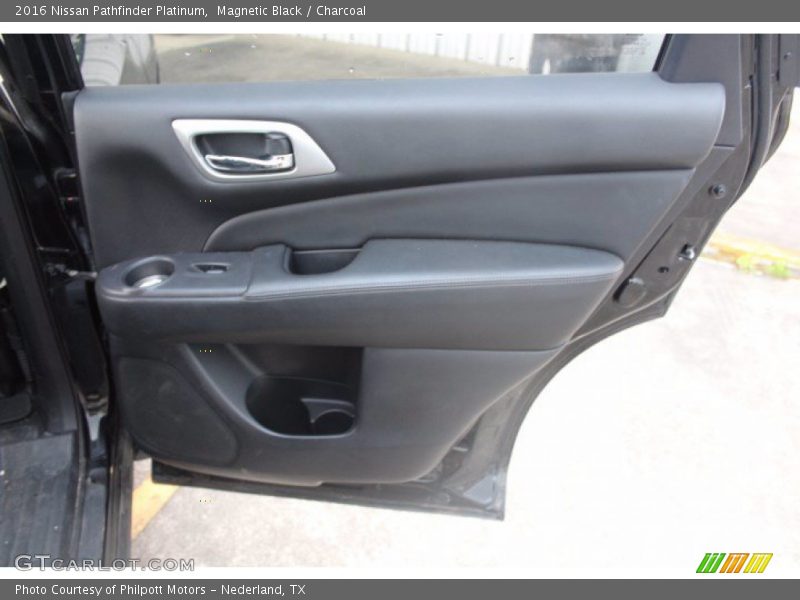Magnetic Black / Charcoal 2016 Nissan Pathfinder Platinum