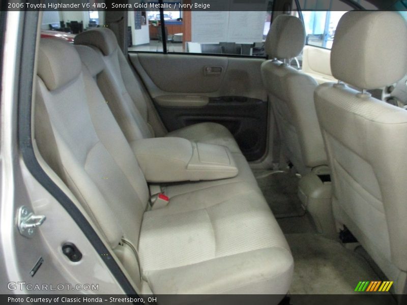 Sonora Gold Metallic / Ivory Beige 2006 Toyota Highlander V6 4WD