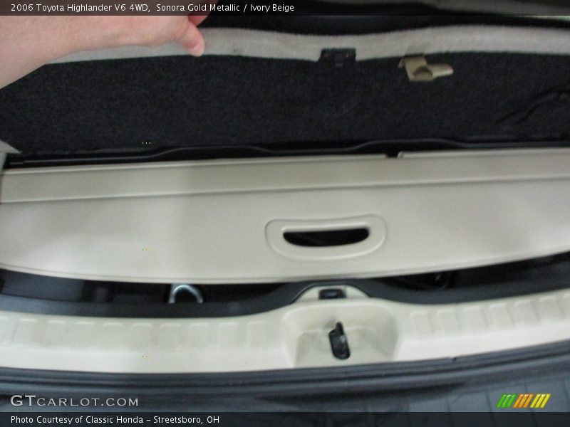 Sonora Gold Metallic / Ivory Beige 2006 Toyota Highlander V6 4WD