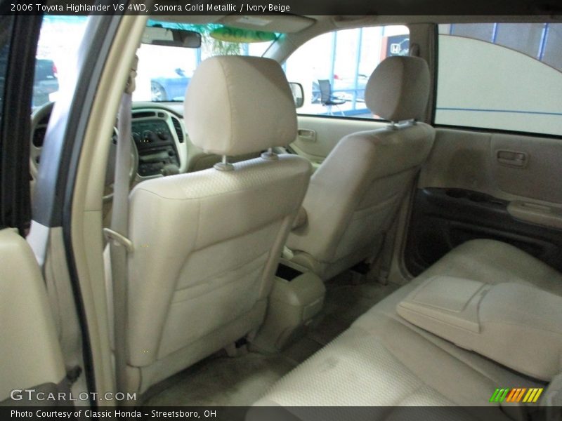 Sonora Gold Metallic / Ivory Beige 2006 Toyota Highlander V6 4WD