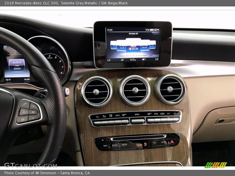 Selenite Grey Metallic / Silk Beige/Black 2018 Mercedes-Benz GLC 300