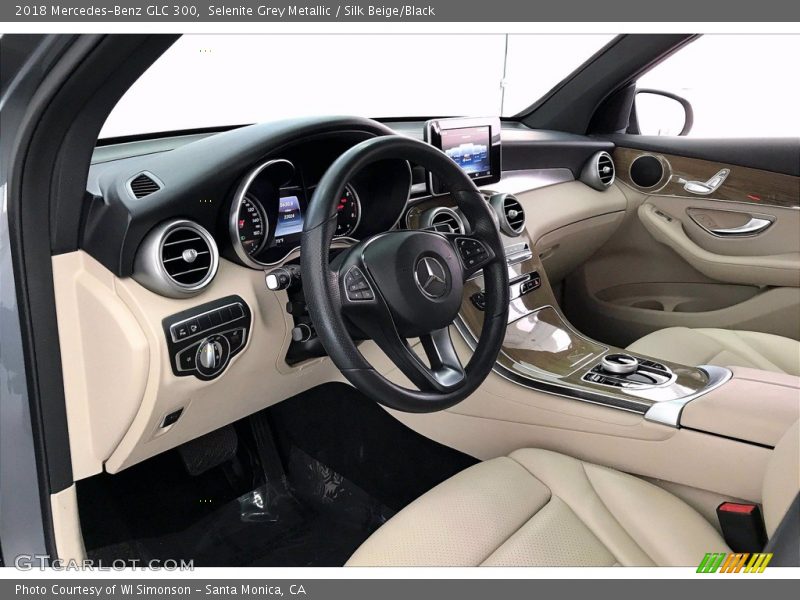 Selenite Grey Metallic / Silk Beige/Black 2018 Mercedes-Benz GLC 300