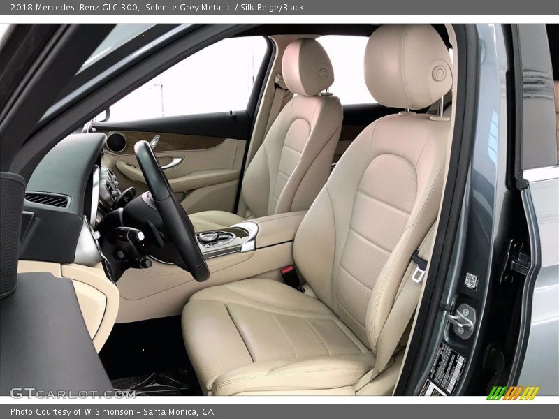 Selenite Grey Metallic / Silk Beige/Black 2018 Mercedes-Benz GLC 300