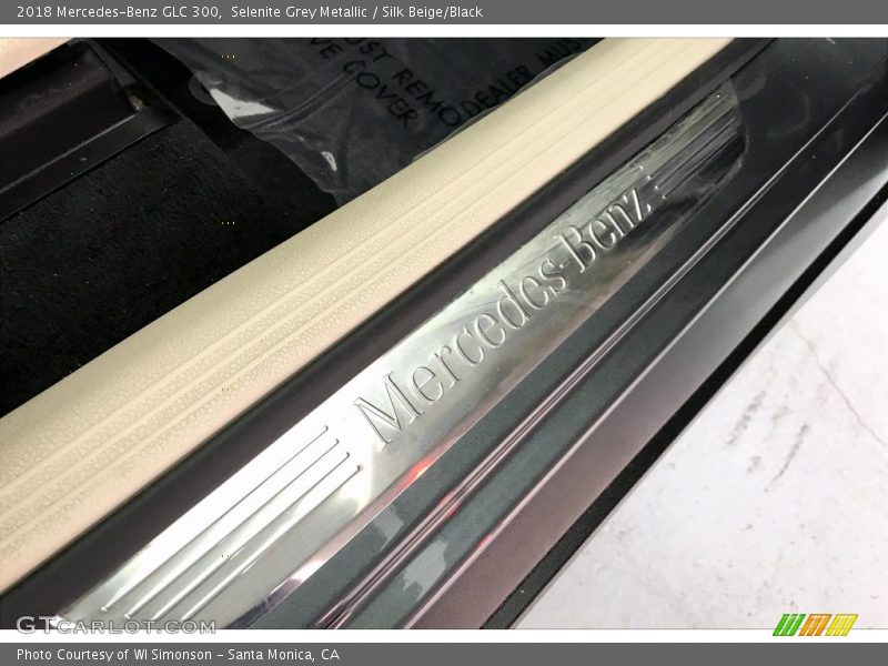 Selenite Grey Metallic / Silk Beige/Black 2018 Mercedes-Benz GLC 300