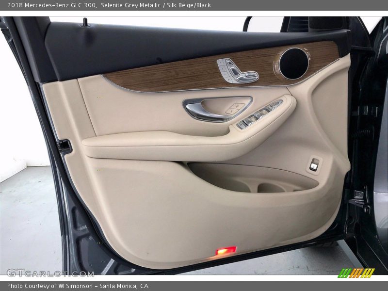 Selenite Grey Metallic / Silk Beige/Black 2018 Mercedes-Benz GLC 300