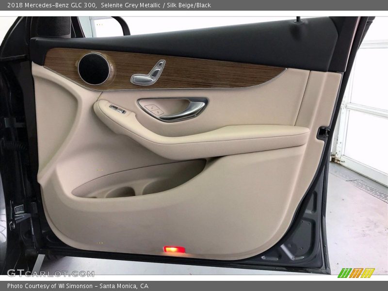 Selenite Grey Metallic / Silk Beige/Black 2018 Mercedes-Benz GLC 300