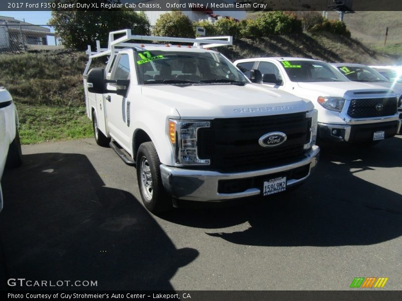 Oxford White / Medium Earth Gray 2017 Ford F350 Super Duty XL Regular Cab Chassis