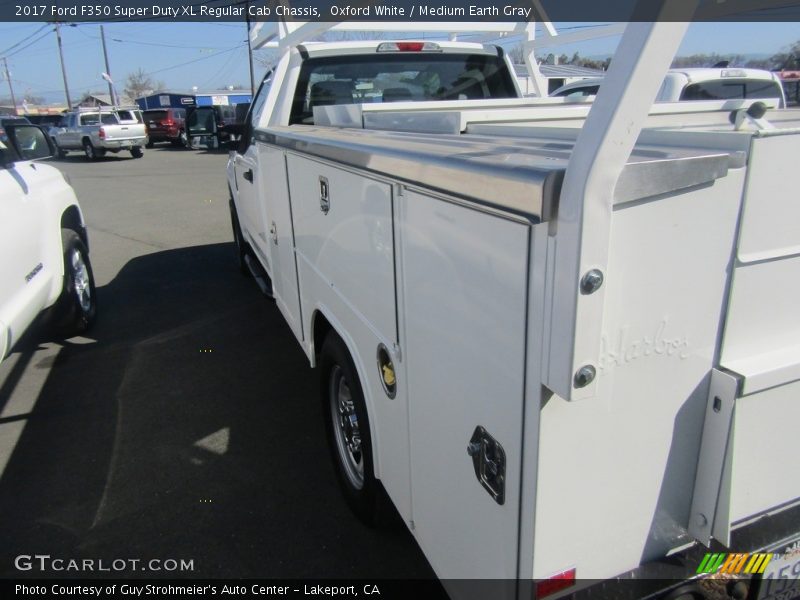 Oxford White / Medium Earth Gray 2017 Ford F350 Super Duty XL Regular Cab Chassis