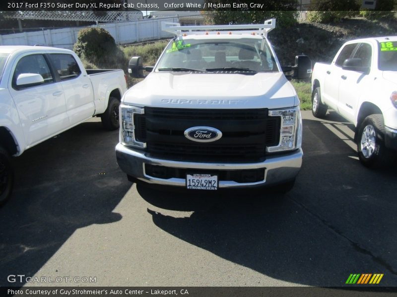 Oxford White / Medium Earth Gray 2017 Ford F350 Super Duty XL Regular Cab Chassis