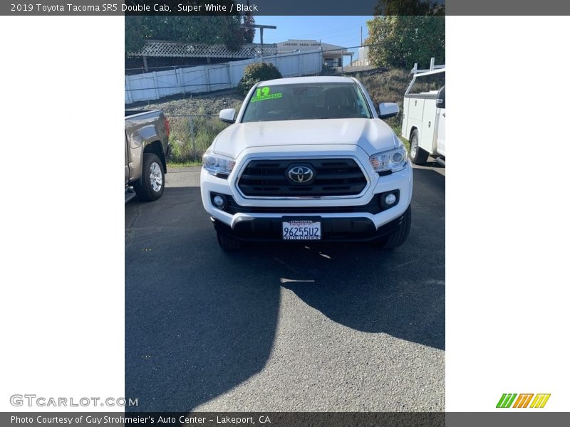 Super White / Black 2019 Toyota Tacoma SR5 Double Cab
