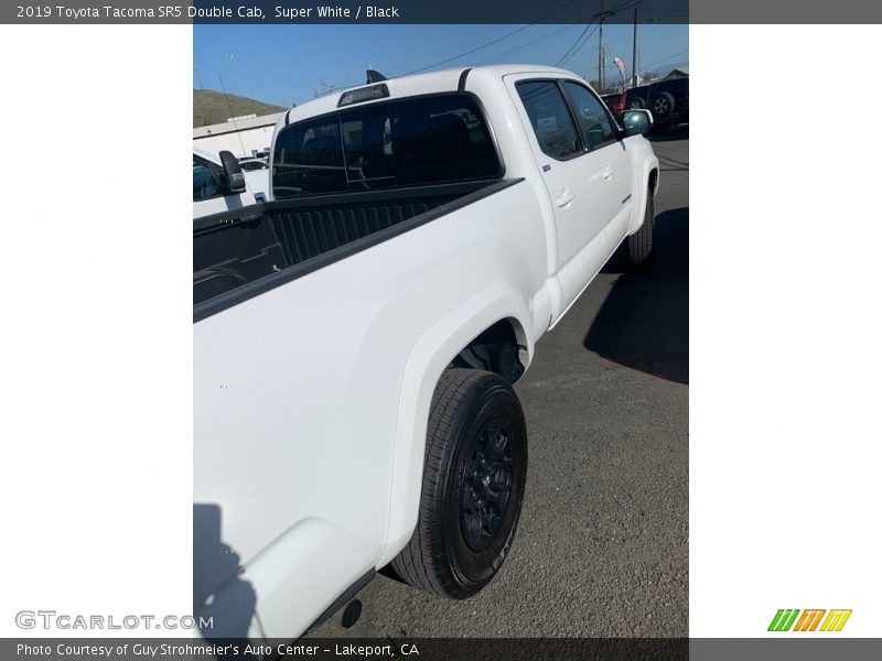 Super White / Black 2019 Toyota Tacoma SR5 Double Cab