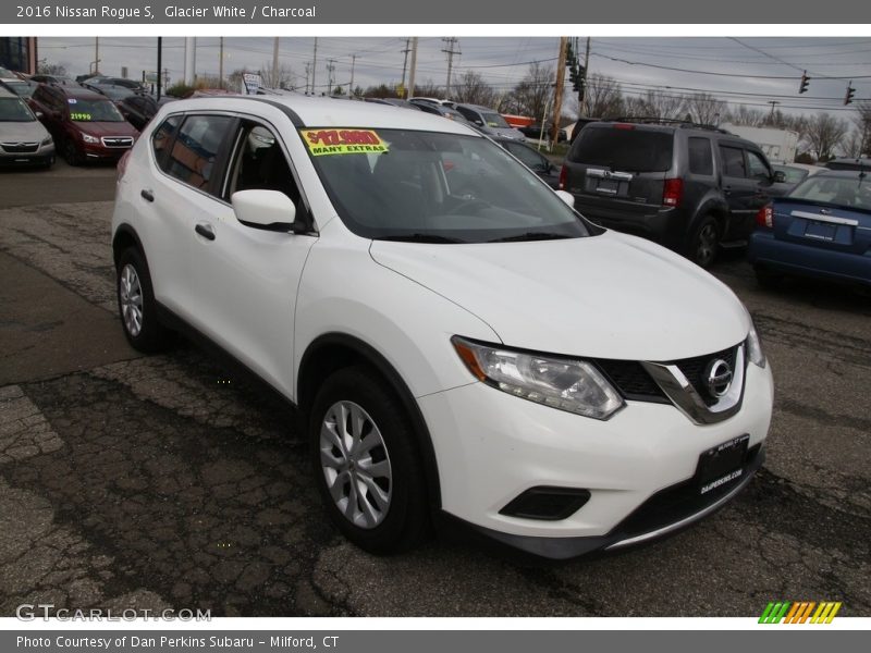 Glacier White / Charcoal 2016 Nissan Rogue S