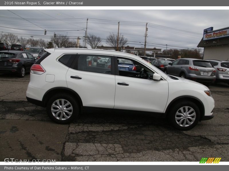 Glacier White / Charcoal 2016 Nissan Rogue S
