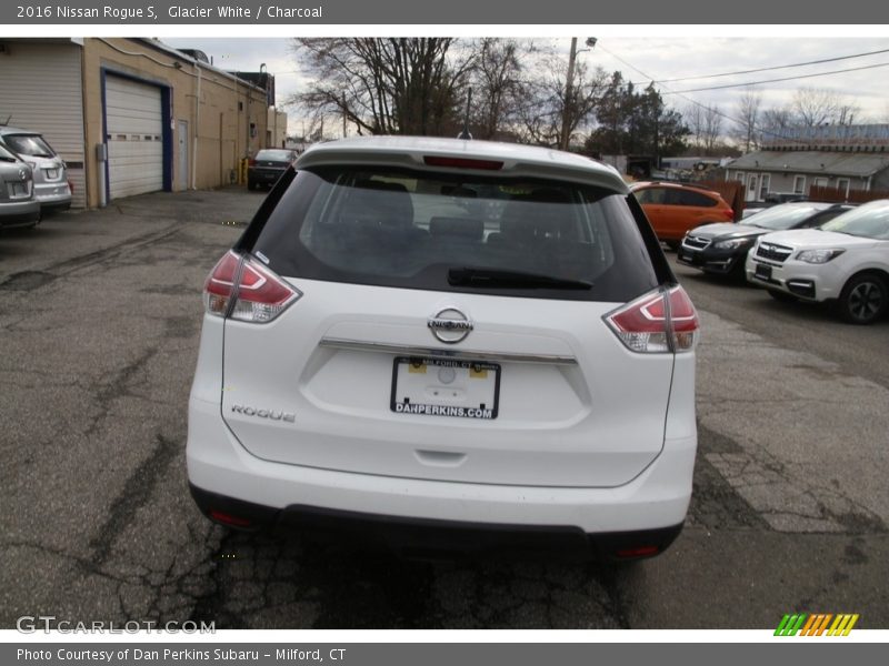 Glacier White / Charcoal 2016 Nissan Rogue S