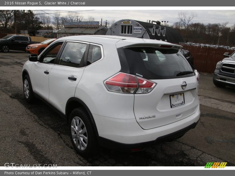 Glacier White / Charcoal 2016 Nissan Rogue S