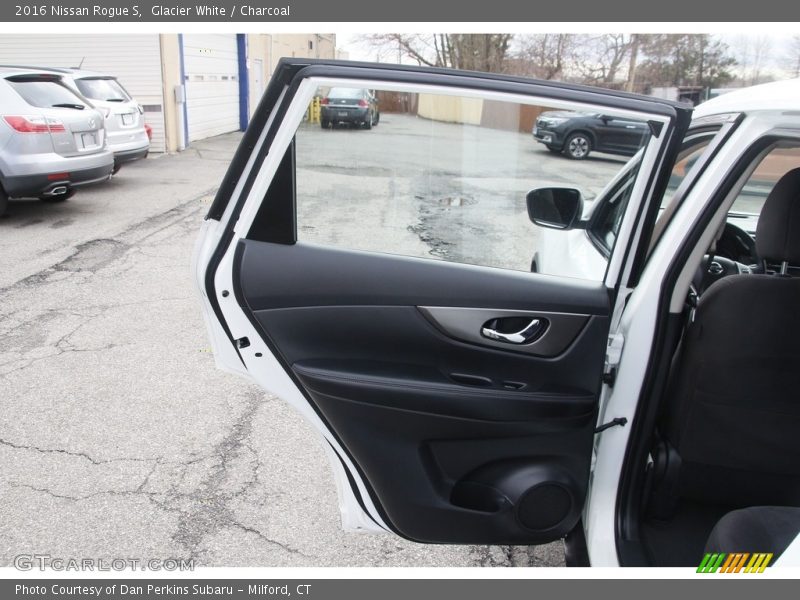 Glacier White / Charcoal 2016 Nissan Rogue S