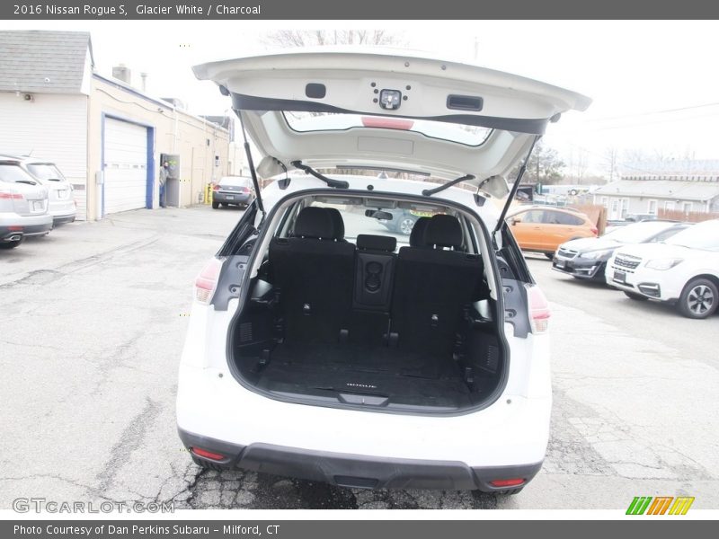 Glacier White / Charcoal 2016 Nissan Rogue S