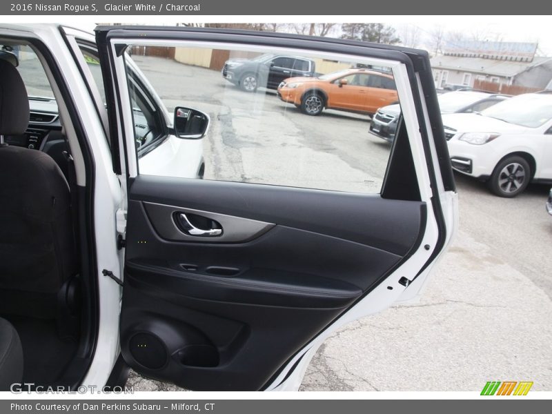 Glacier White / Charcoal 2016 Nissan Rogue S