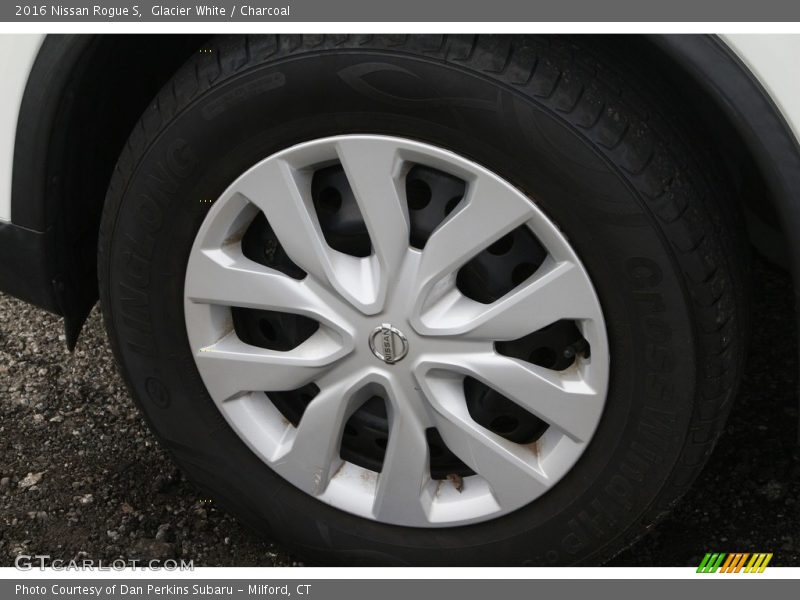 Glacier White / Charcoal 2016 Nissan Rogue S
