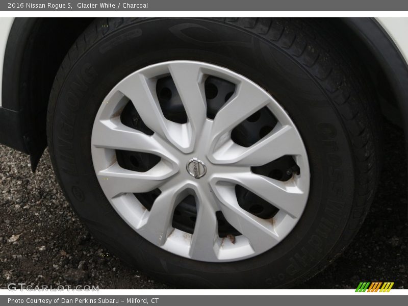 Glacier White / Charcoal 2016 Nissan Rogue S
