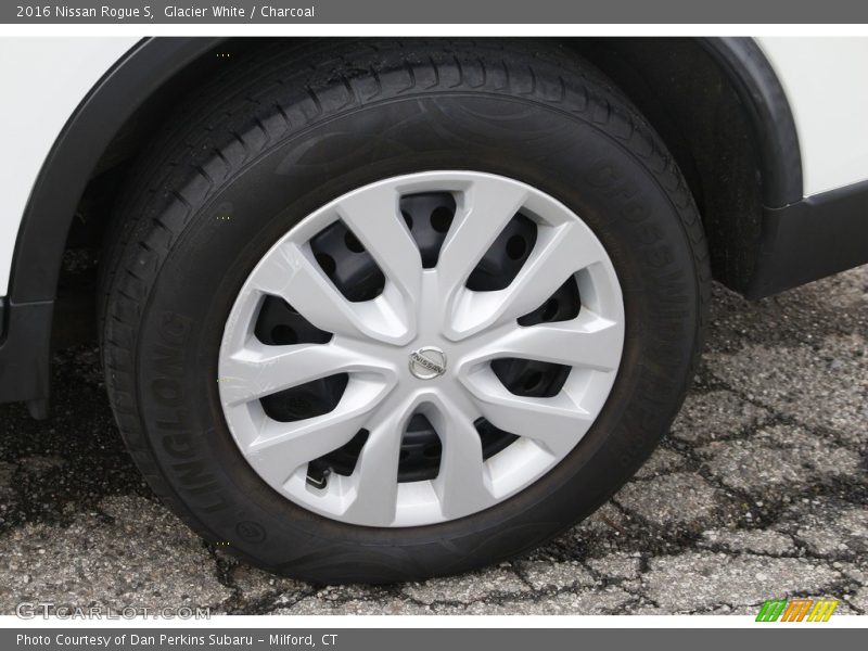 Glacier White / Charcoal 2016 Nissan Rogue S