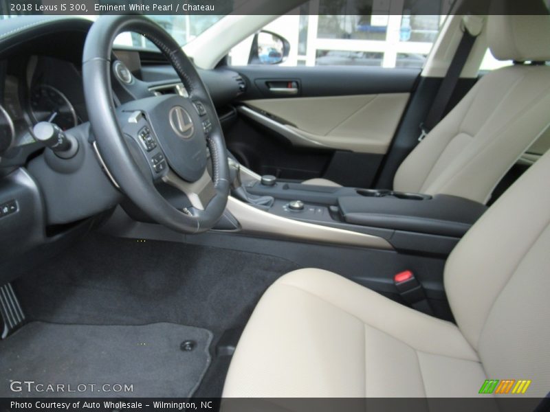 Eminent White Pearl / Chateau 2018 Lexus IS 300