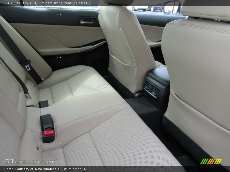 Eminent White Pearl / Chateau 2018 Lexus IS 300