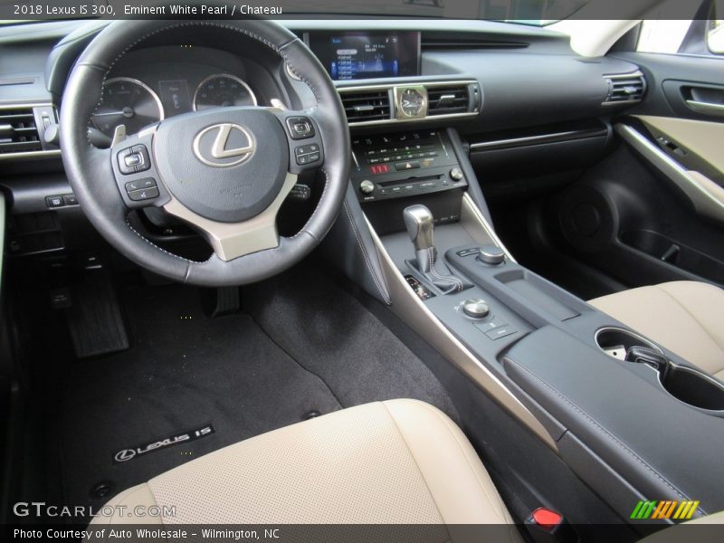 Eminent White Pearl / Chateau 2018 Lexus IS 300