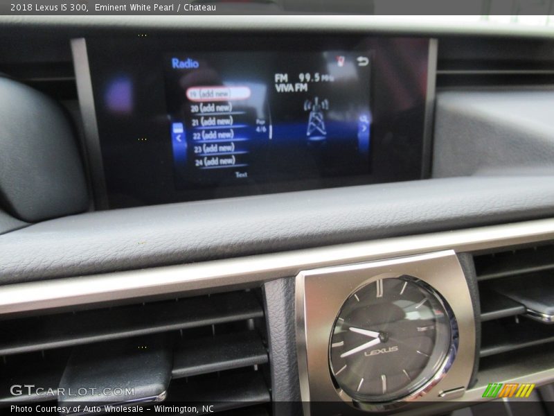 Eminent White Pearl / Chateau 2018 Lexus IS 300