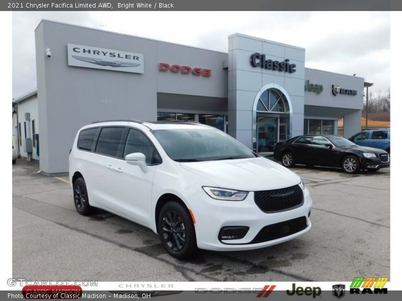 Bright White / Black 2021 Chrysler Pacifica Limited AWD