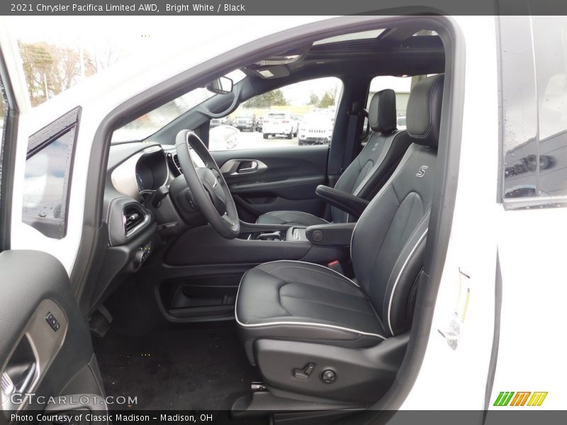Bright White / Black 2021 Chrysler Pacifica Limited AWD