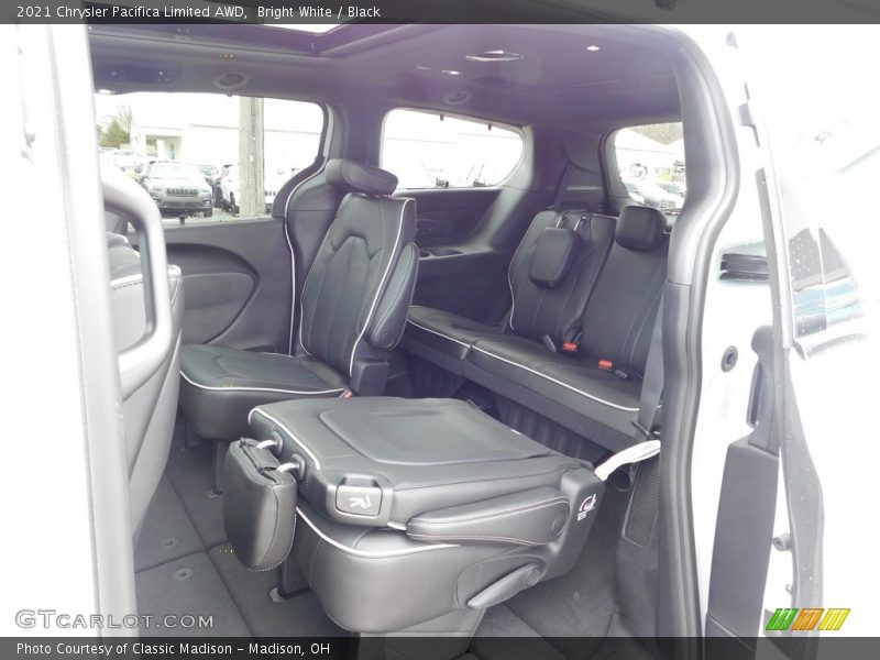 Bright White / Black 2021 Chrysler Pacifica Limited AWD
