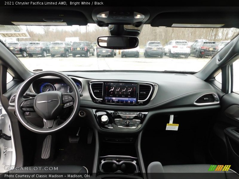 Bright White / Black 2021 Chrysler Pacifica Limited AWD