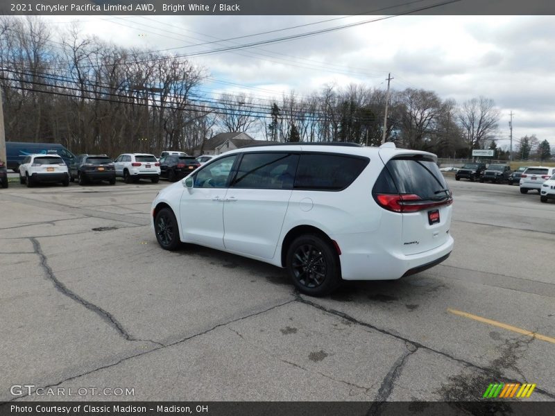 Bright White / Black 2021 Chrysler Pacifica Limited AWD