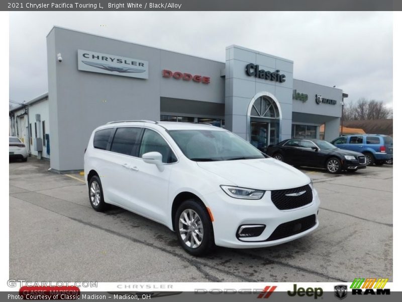 Bright White / Black/Alloy 2021 Chrysler Pacifica Touring L